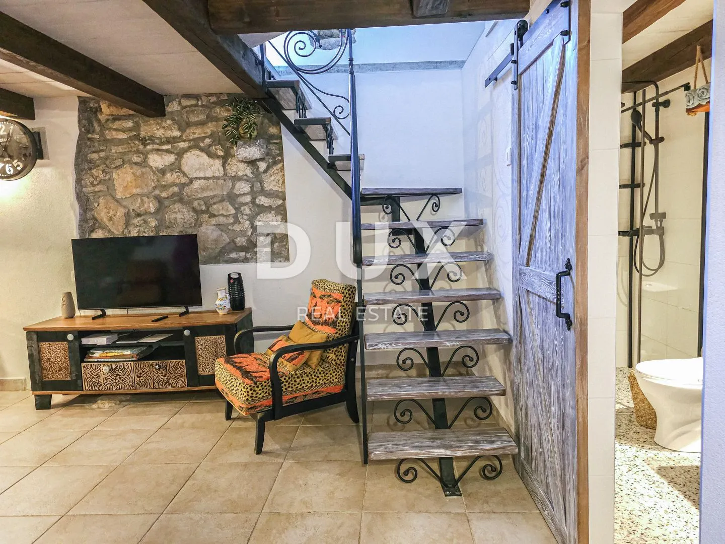otok krk - renovirana kamena kuća, prepuna šarma i autentičnih detalja - slika 21