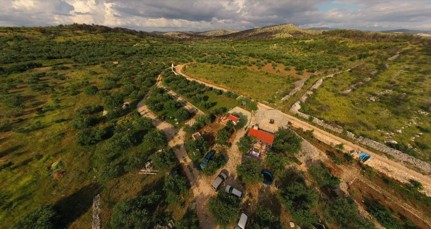 šibenik, zaton - prostrano imanje s objektom i građevinskom dozvolom - slika 4