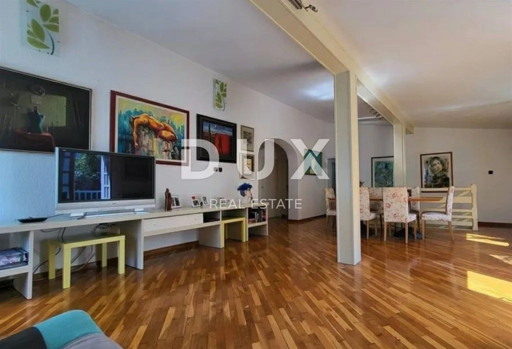 istra, pula - dvoetažni stan u centru 155 m2 - slika 10