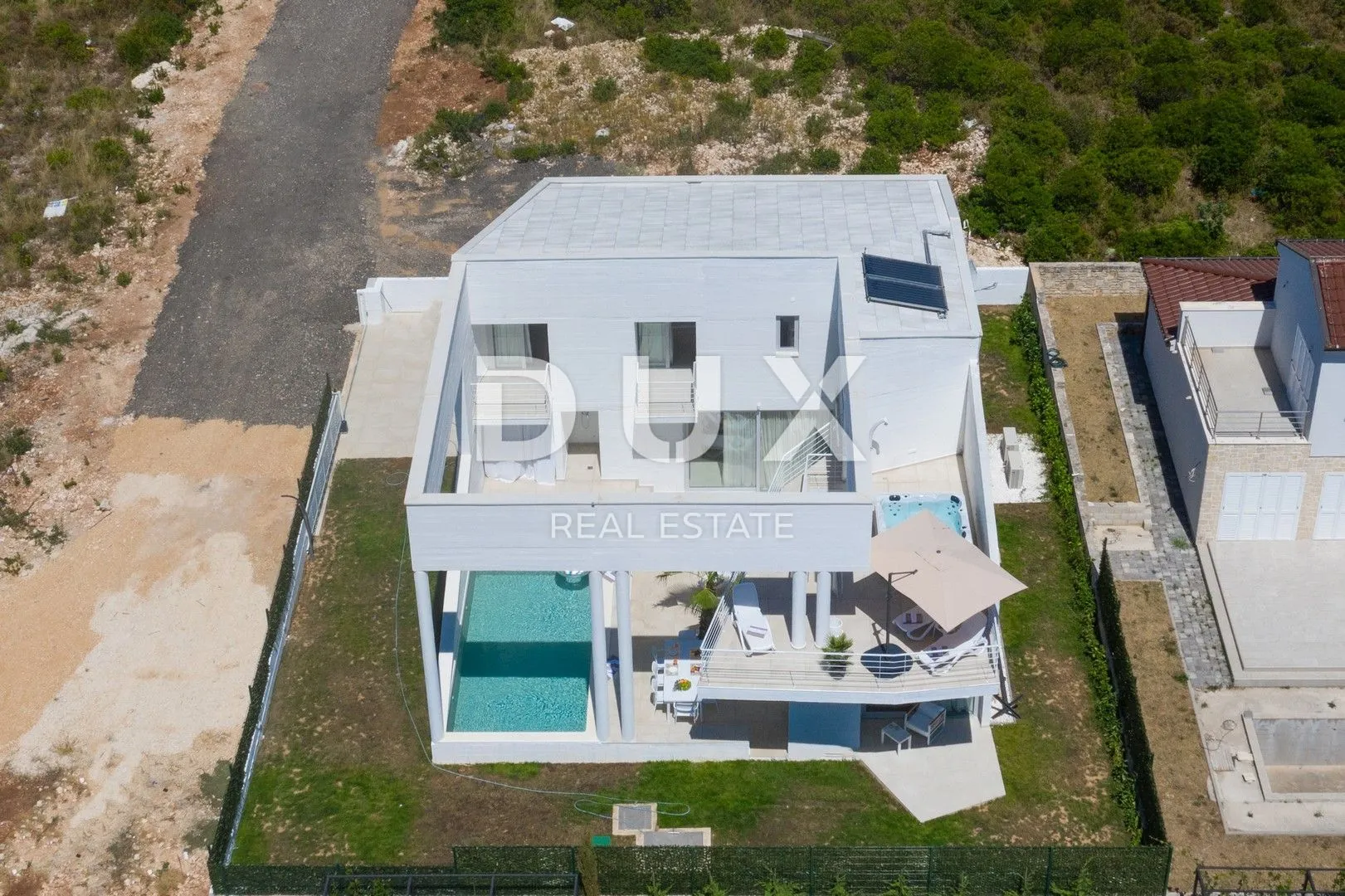zadar, debeljak - luksuzna moderna vila s bazenom i pogledom na more - slika 11