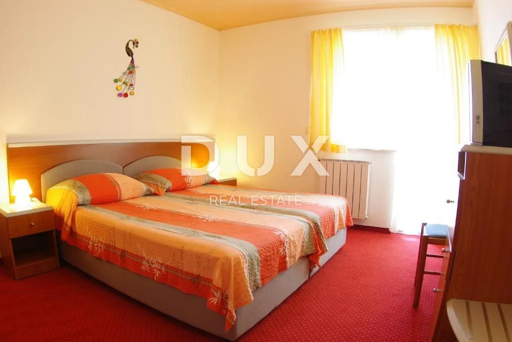 istra,poreč - hotel sa bazenom i prostranom okućnicom! - slika 10