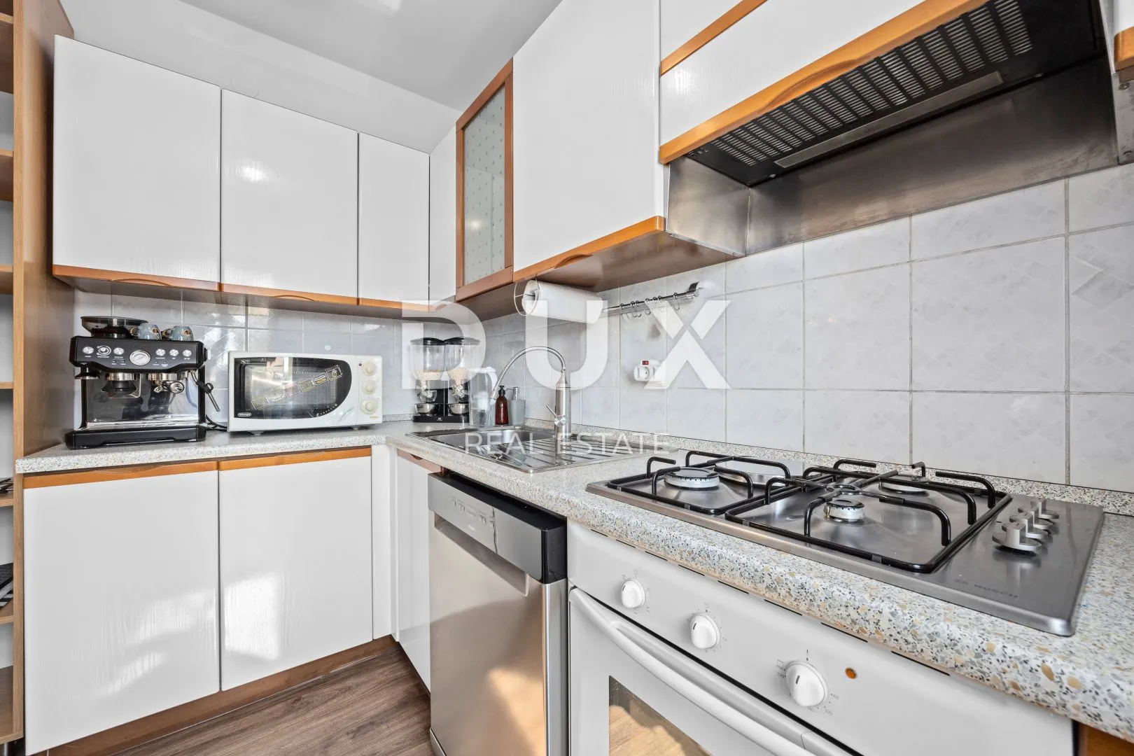 istra, pula - moderan apartman na dobroj lokaciji! - slika 5