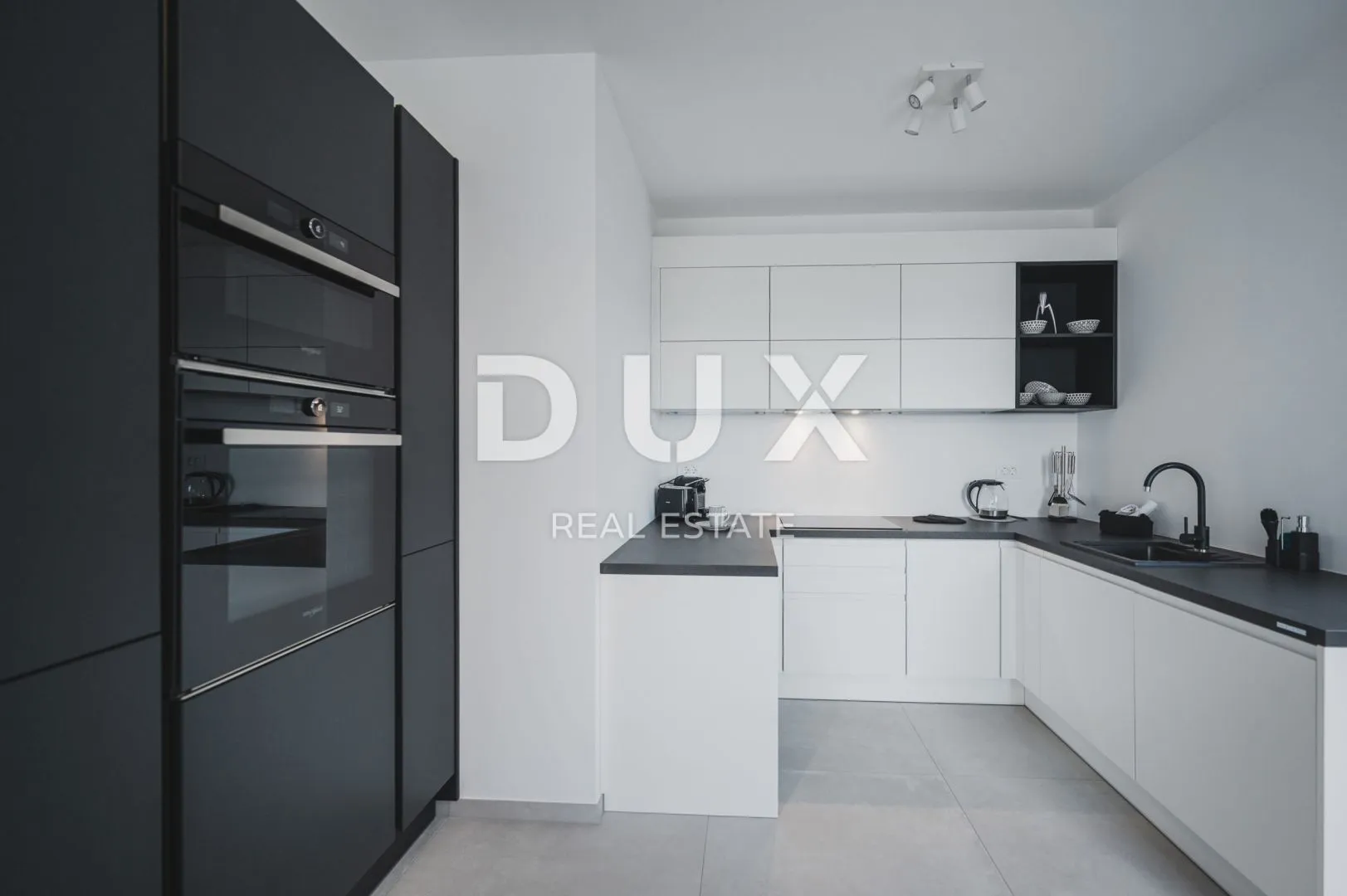 opatija, lovran, liganj - stan u vili s bazenom 120m2+terasa 27m2s panoramskim pogledom na more + okoliš 105m2 - slika 6
