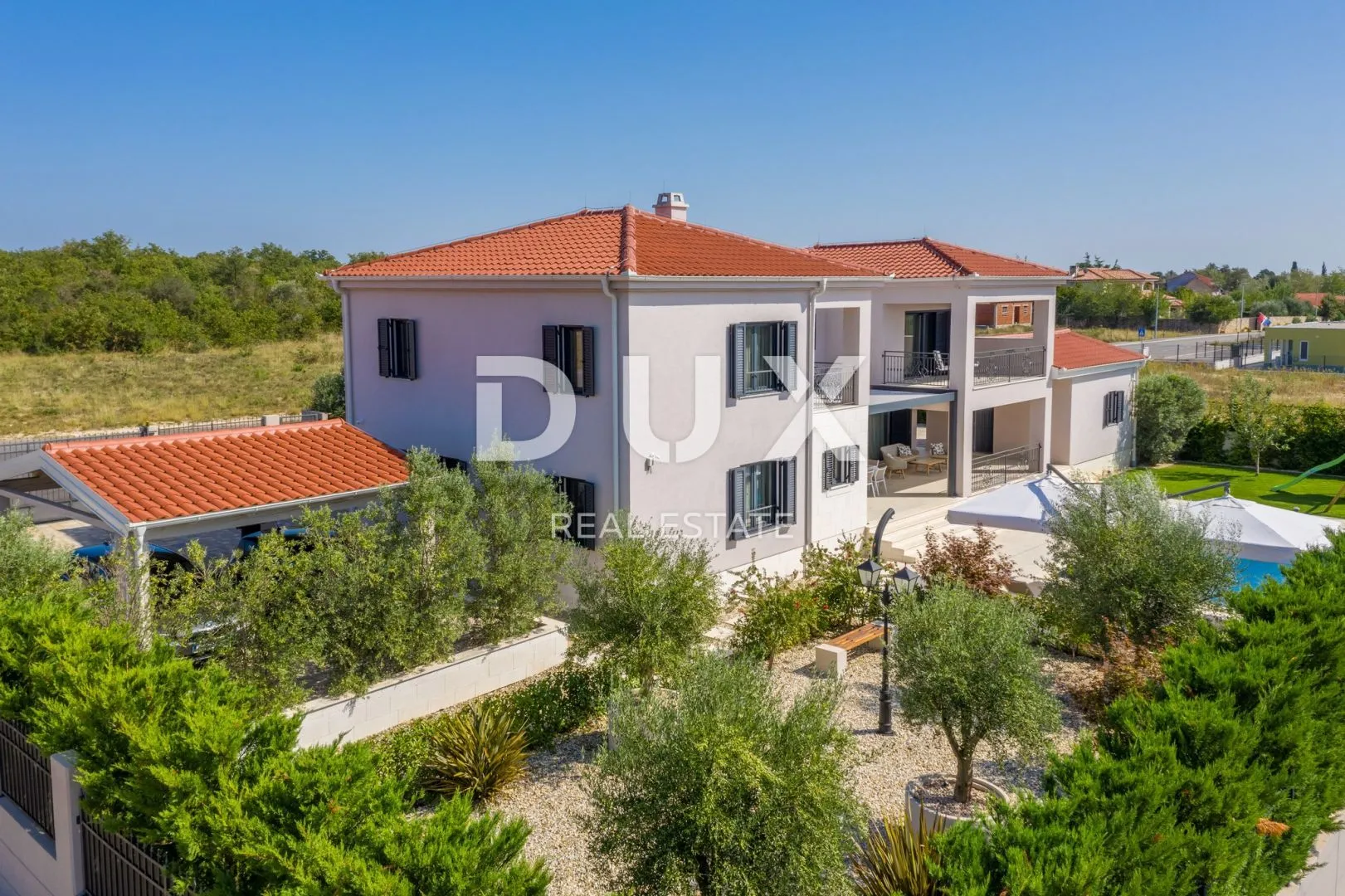 zadar, gorica - prekrasna luksuzna vila s grijanim bazenom - slika 7