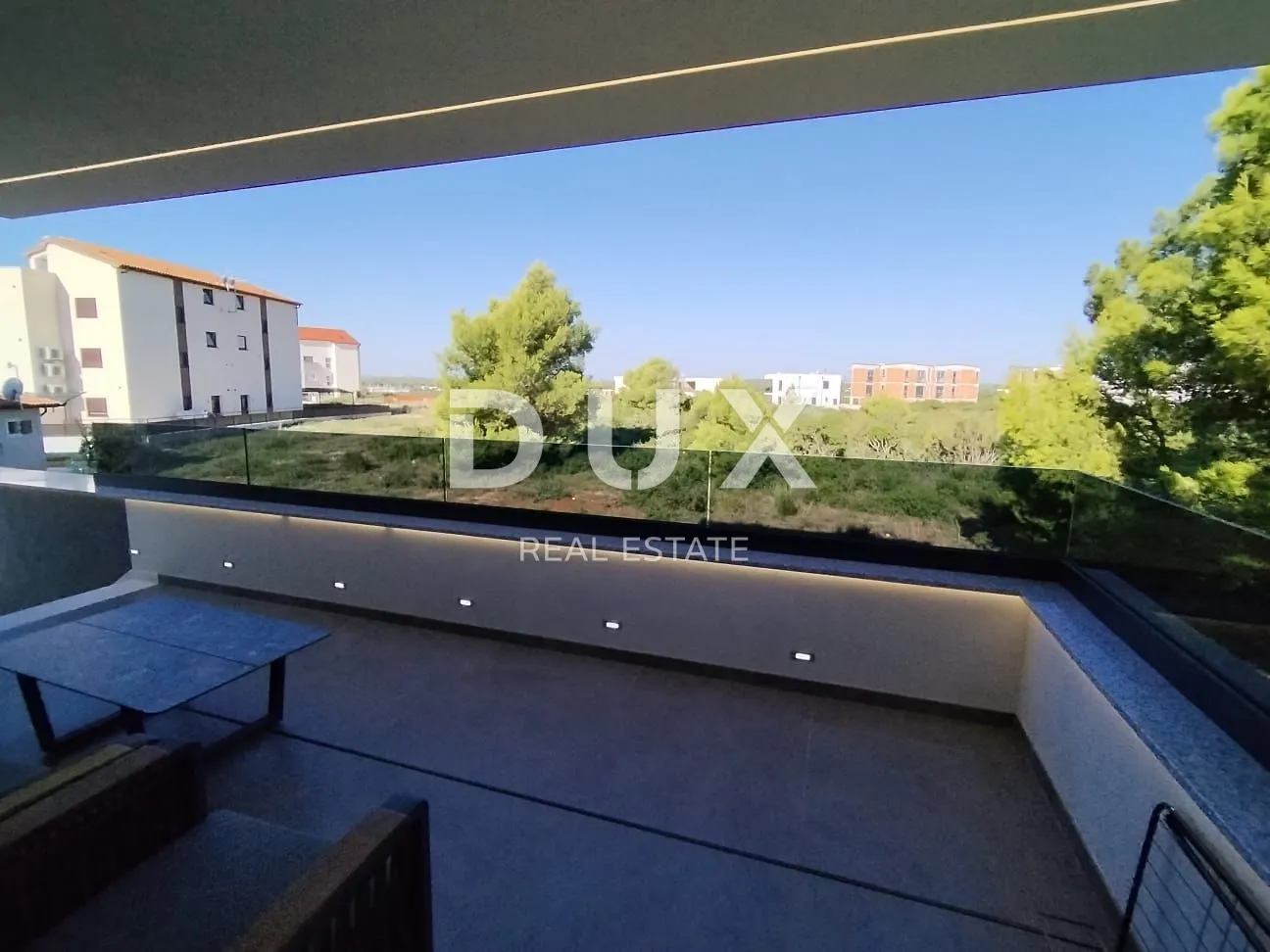istra,medulin- luksuzna vila 150m od mora! - slika 83