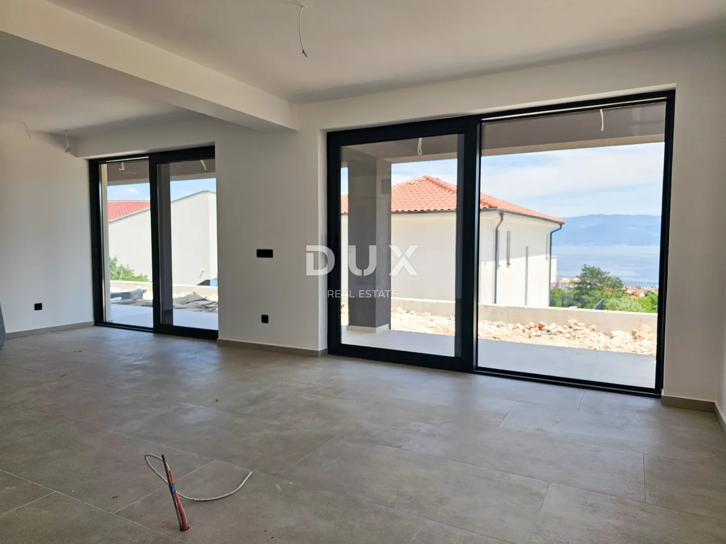 otok krk, vrbnik - luksuzni apartman s bazenom - slika 6