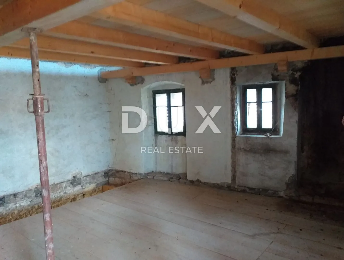 istra, motovun - kamena starina za adaptaciju - slika 4