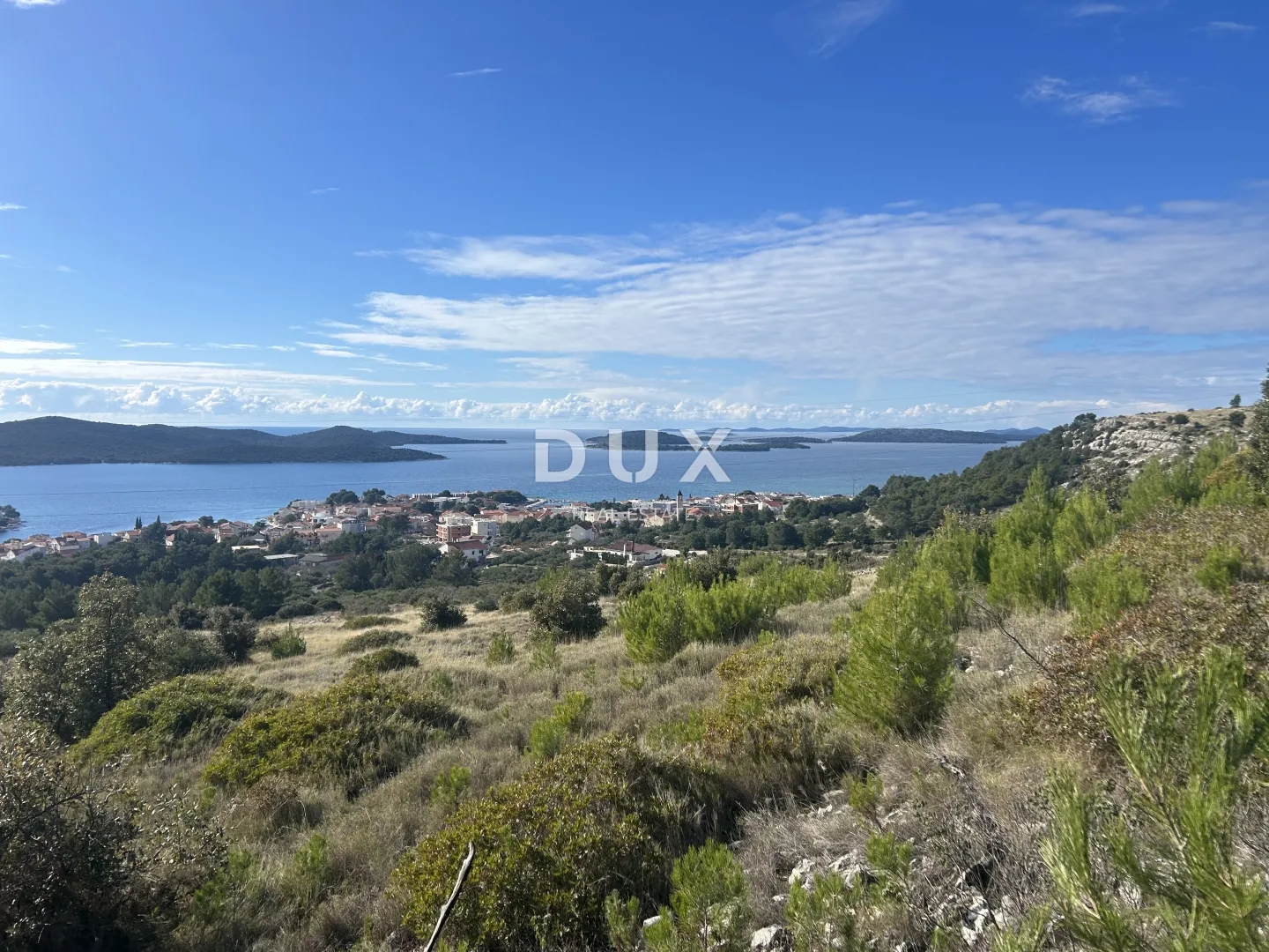 ŠIBENIK, ŽABORIĆ – Zemljište s top pogledom za vile s bazenima - Žaborić, Šibenik