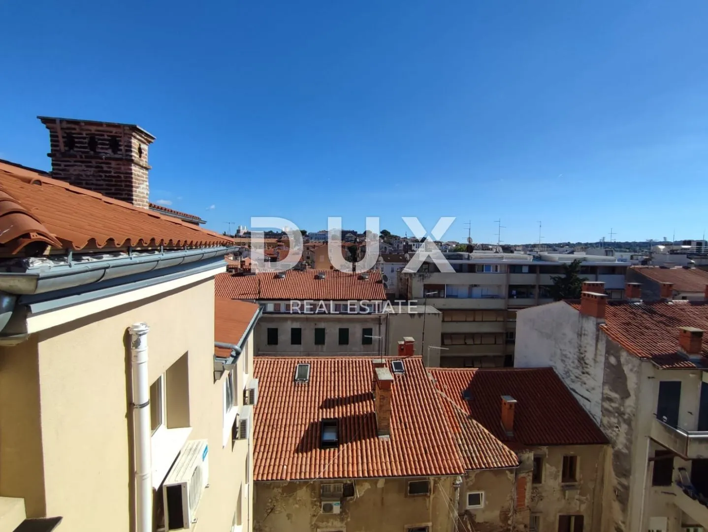 istra, pula - stan za renovaciju u strogom centru grada - slika 17
