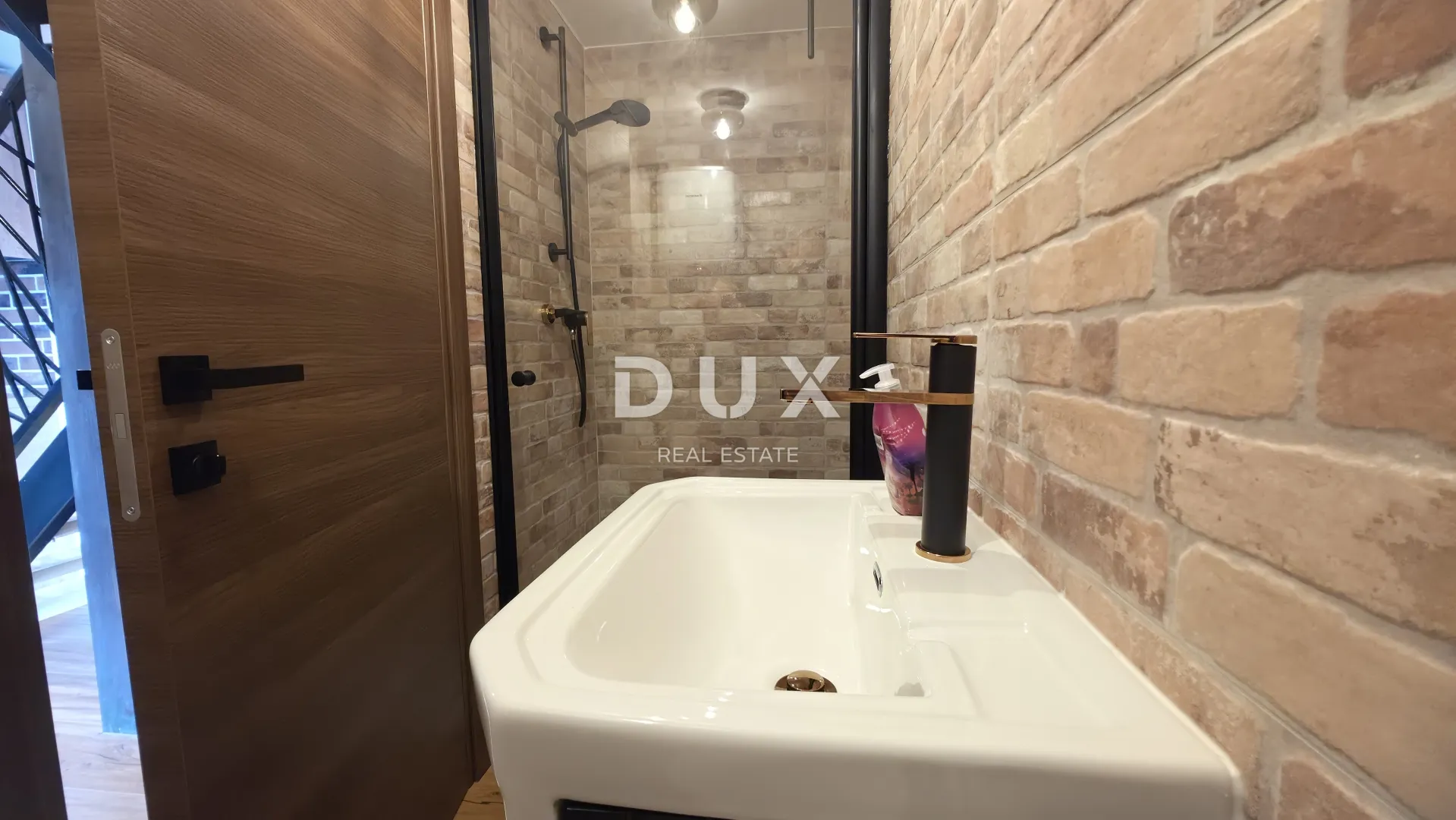 gorski kotar, lič, drvene kuće, tri sobe, 84m2+25m2 - slika 19