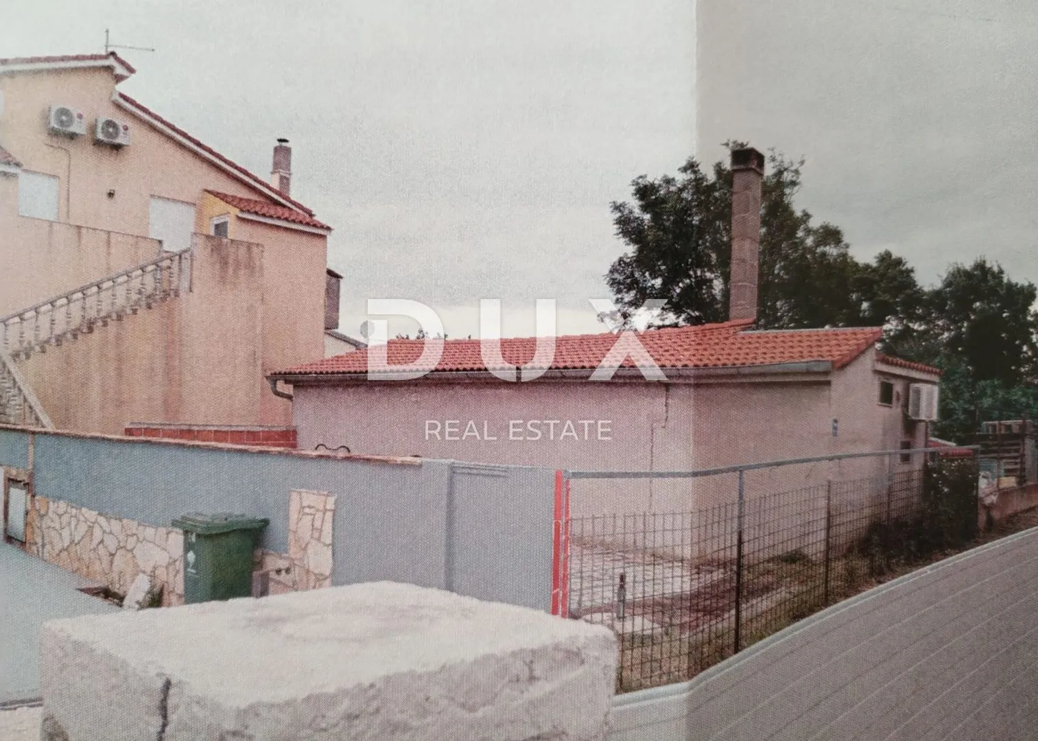 istra,šišan - kuća sa dva stana i garažom! - slika 2