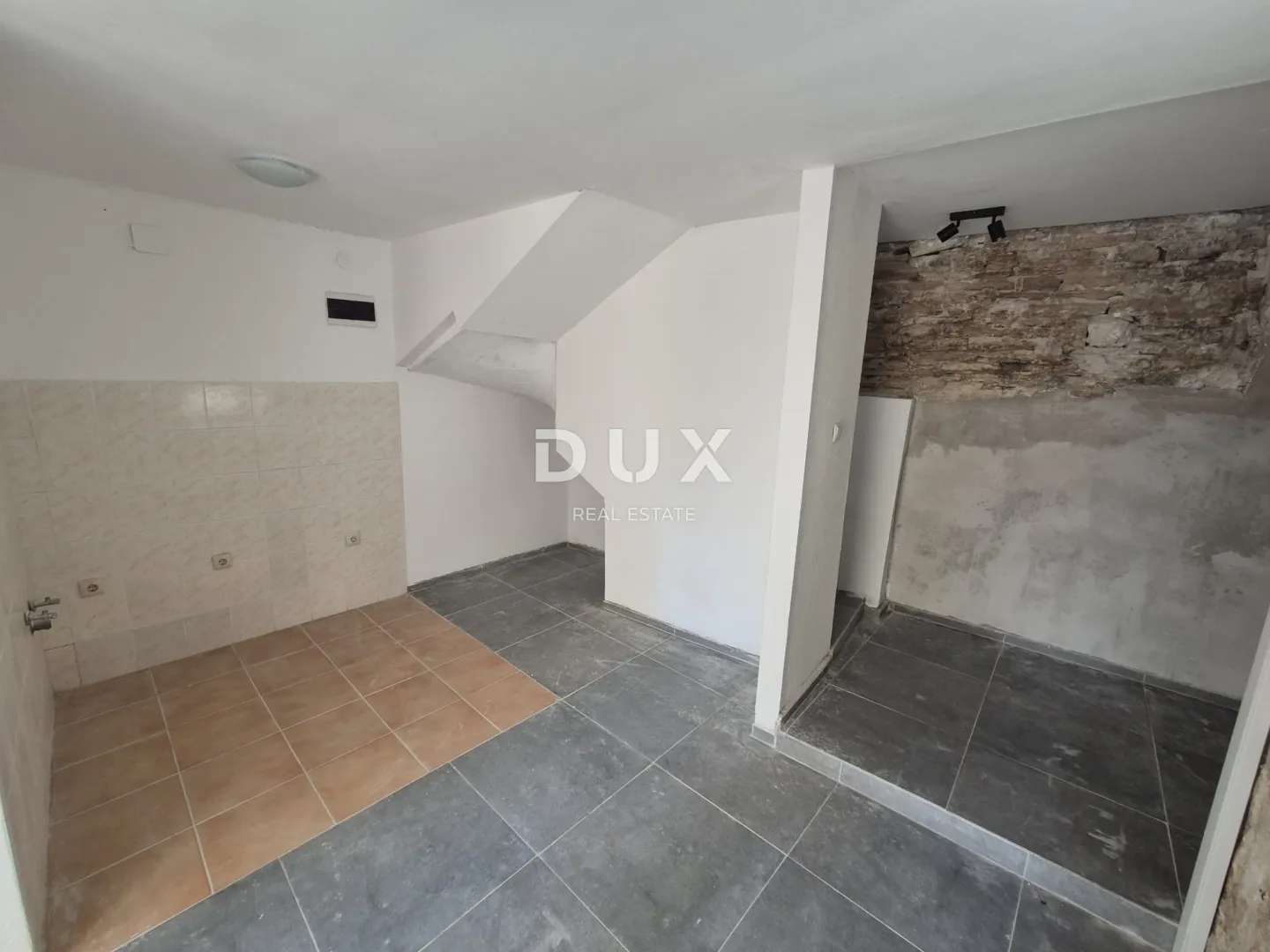 istra, medulin - prodaja kamene kuće s apartmanom u prizemlju - slika 9