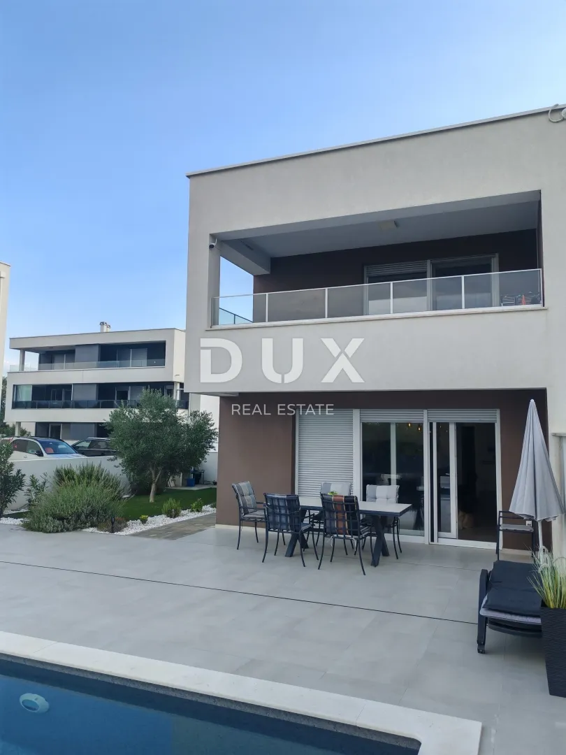 ZADAR, NIN - Moderna dvojna kuća! Bazen, podno grijanje, dizalica topline, pogled na more...
