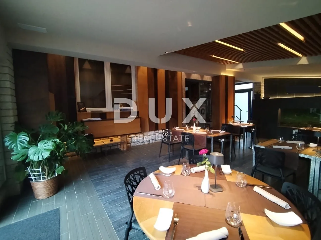 istra,pula - kuća sa restoranom 100m od plaže! top lokacija! - slika 31