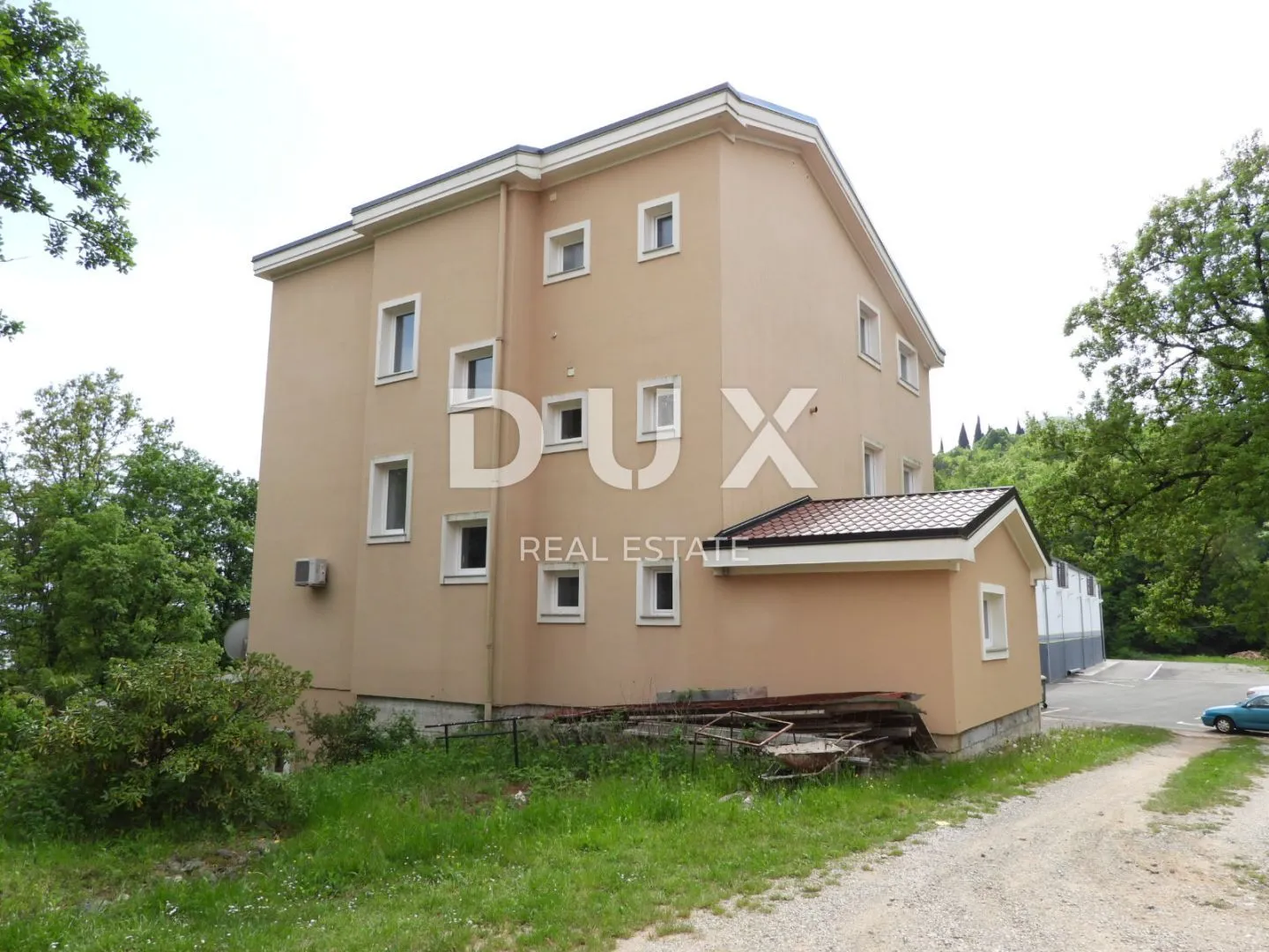 opatija, matulji- kuća s 4 stana 550m2 + okoliš 3740m2 - slika 5