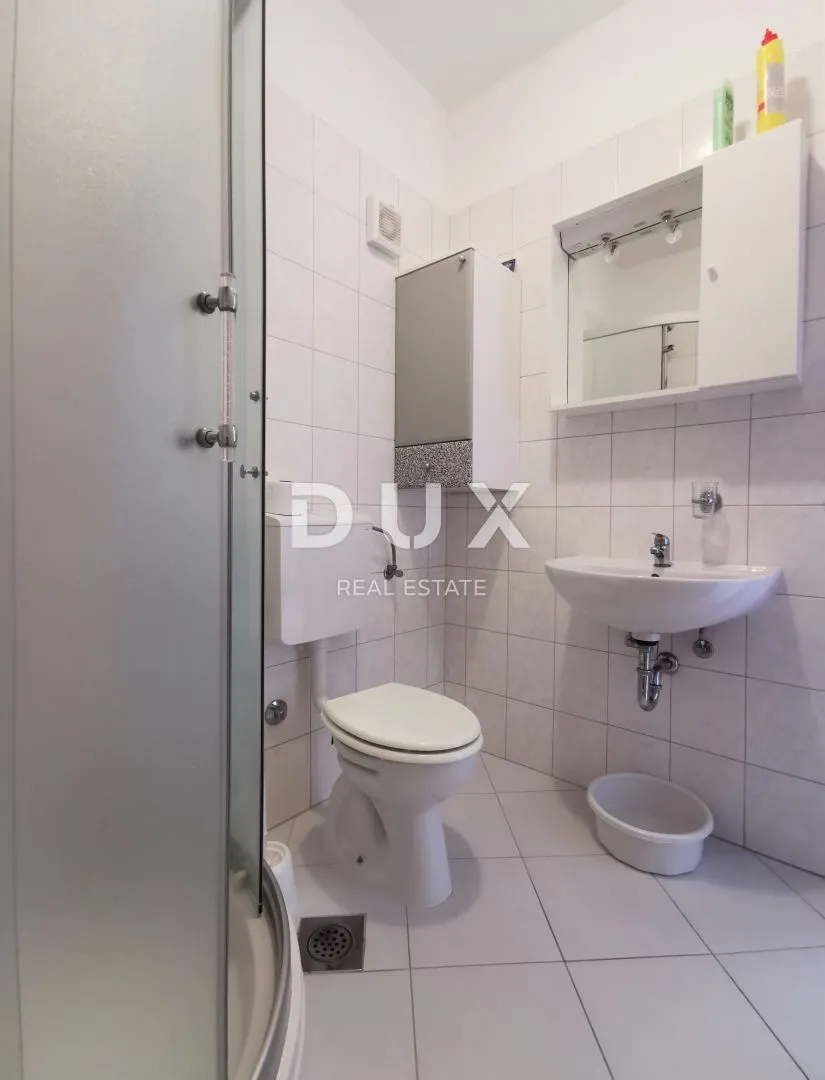 istra, rabac - dva apartmana, prvi red do mora - slika 10
