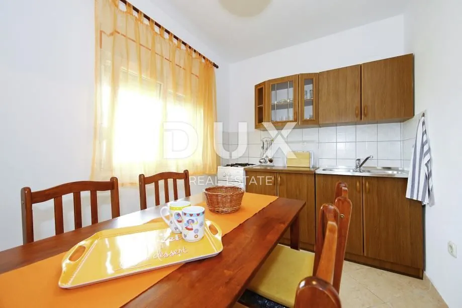 pirovac - apartmanska kuća - slika 4