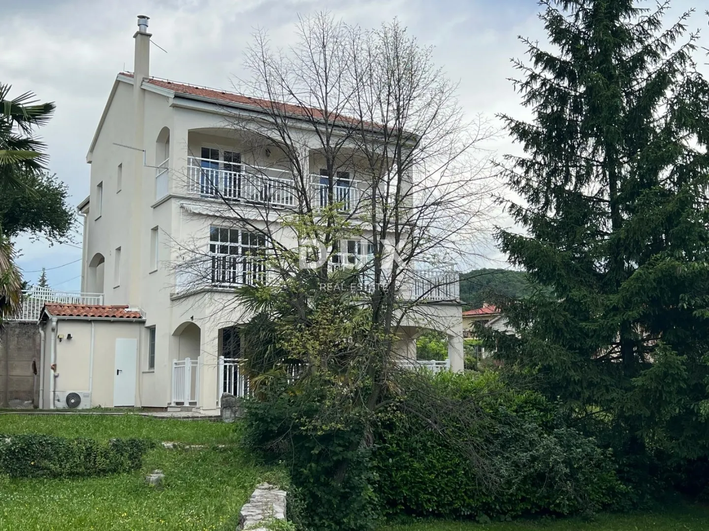 OPATIJA, MATULJI - novija gradnja s tri stambene jedinice