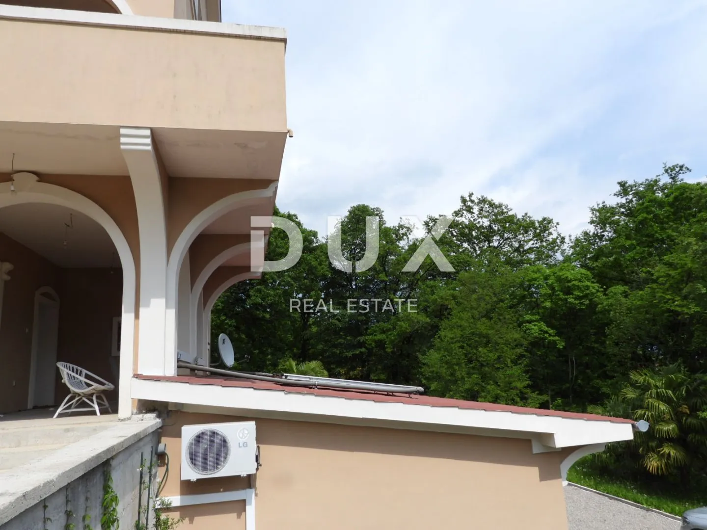 opatija, matulji- kuća s 4 stana 550m2 + okoliš 3740m2 - slika 7
