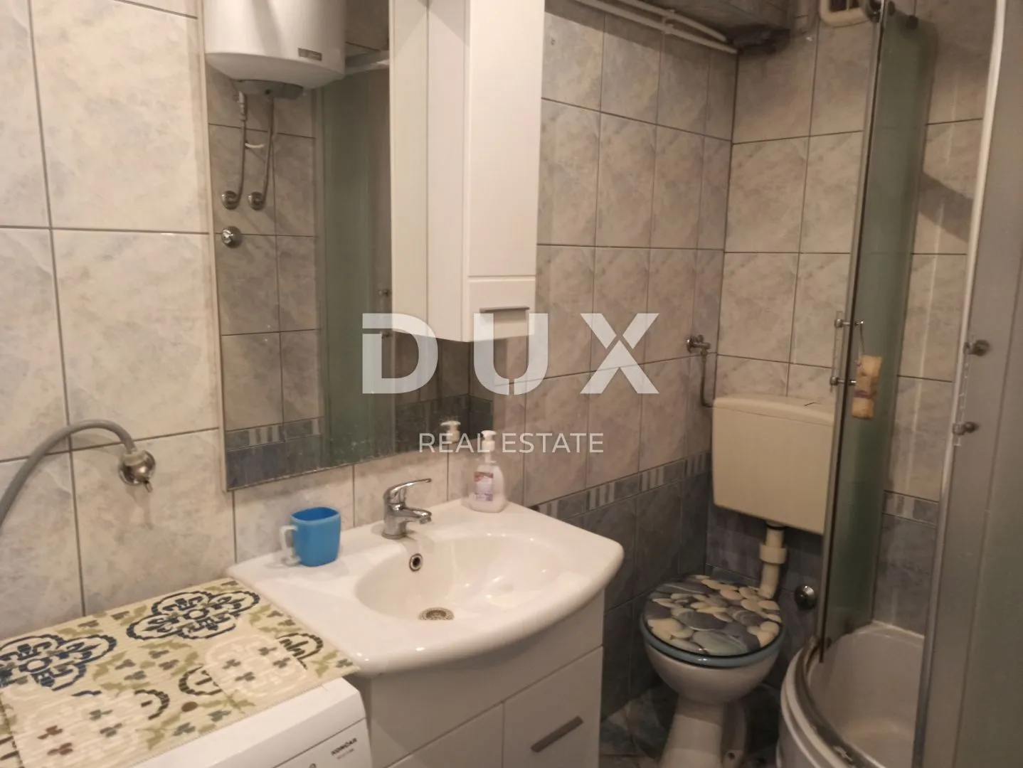 istra, pula - dva stana u centru grada 60m2 - slika 8