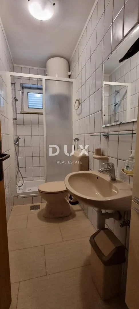 novi vinodolski - kuća sa tri apartmana, okućnicom, parkingom i pogledom na more - slika 21