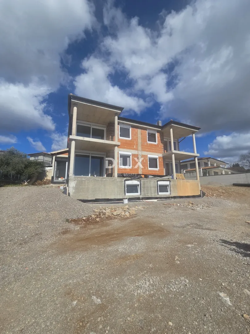 IČIĆI, POLJANE- dvojna kuća - započeta gradnja 225m2 s panoramskim pogledom na more + okoliš 420m2 - Poljane, Opatija