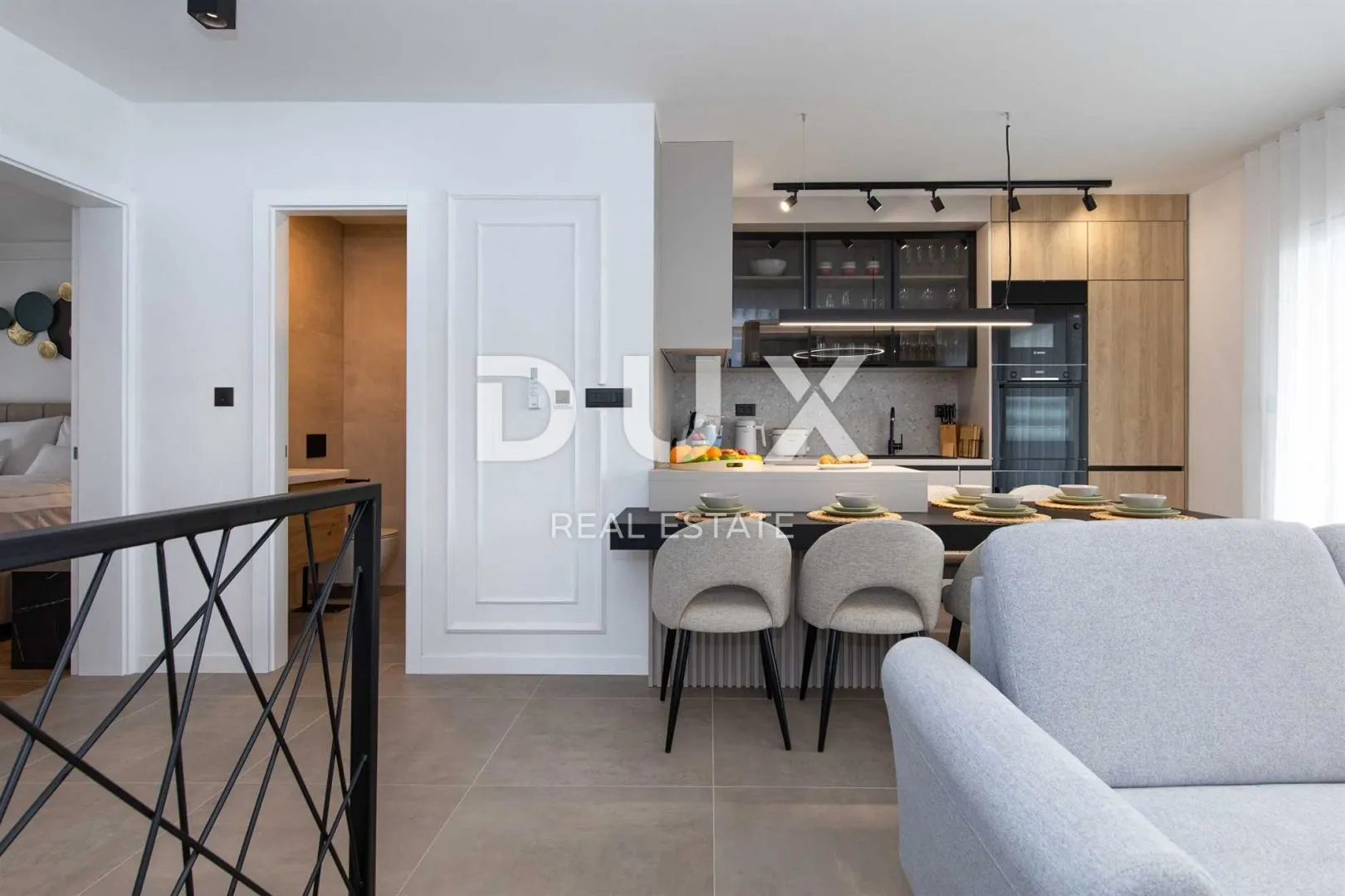 otok krk, grad krk – dvoetažni apartman s okućnicom i bazenom u blizini mora - slika 18