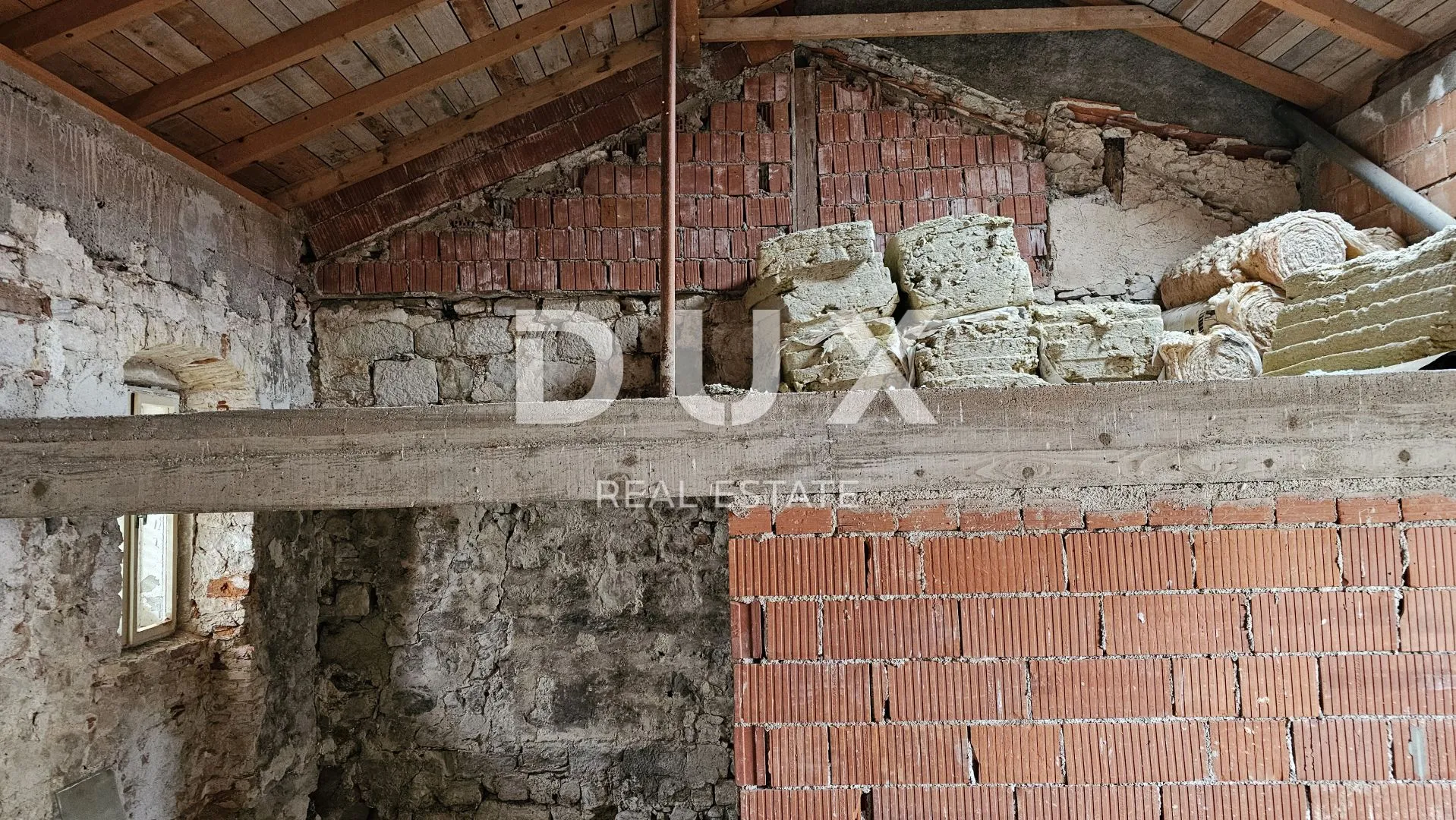 otok rab - prilika!! kamena kuća u nizu za adaptaciju - slika 7