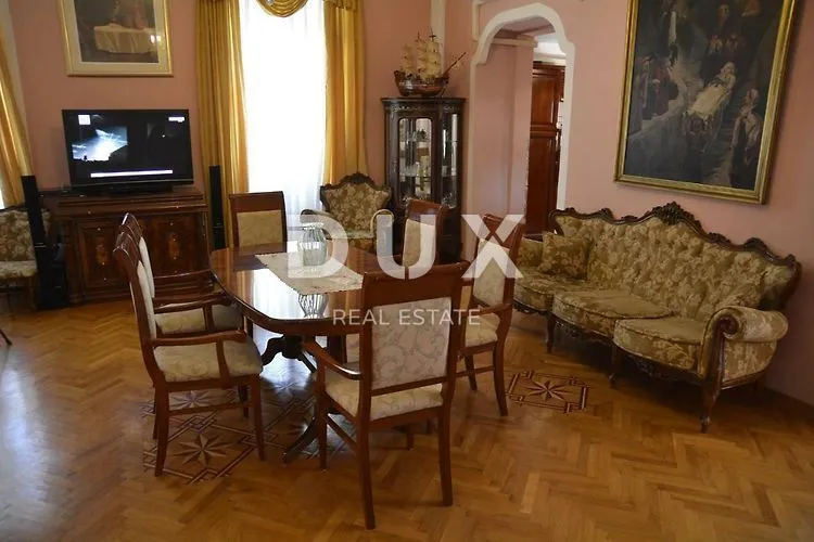 istra, pula - apartmanska kuća u strogome centru s bazenom i okućnicom - slika 32