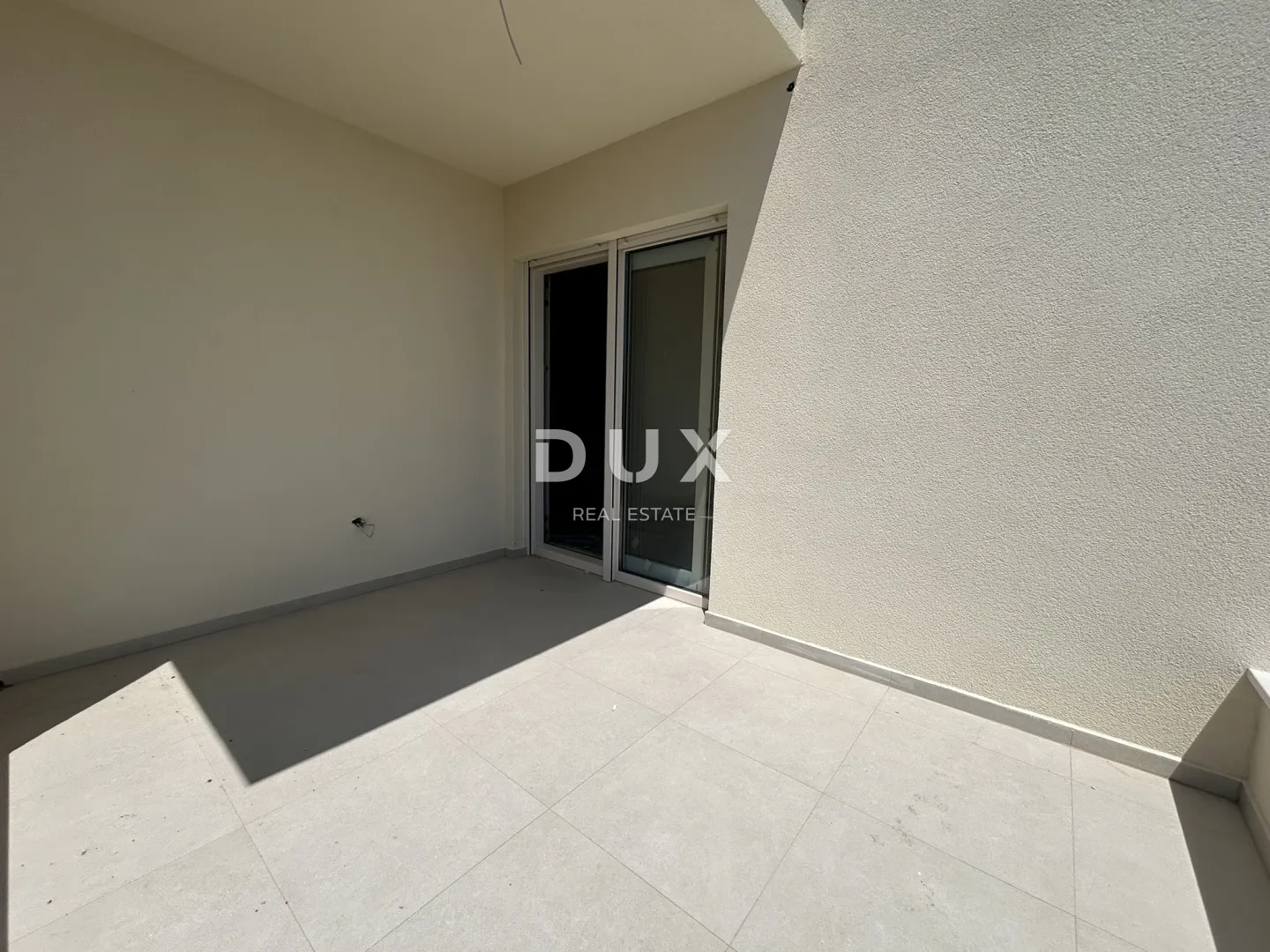 šibenik, vodice – zadnji kat, 3 spavaće sobe i panoramski pogled na more - slika 3