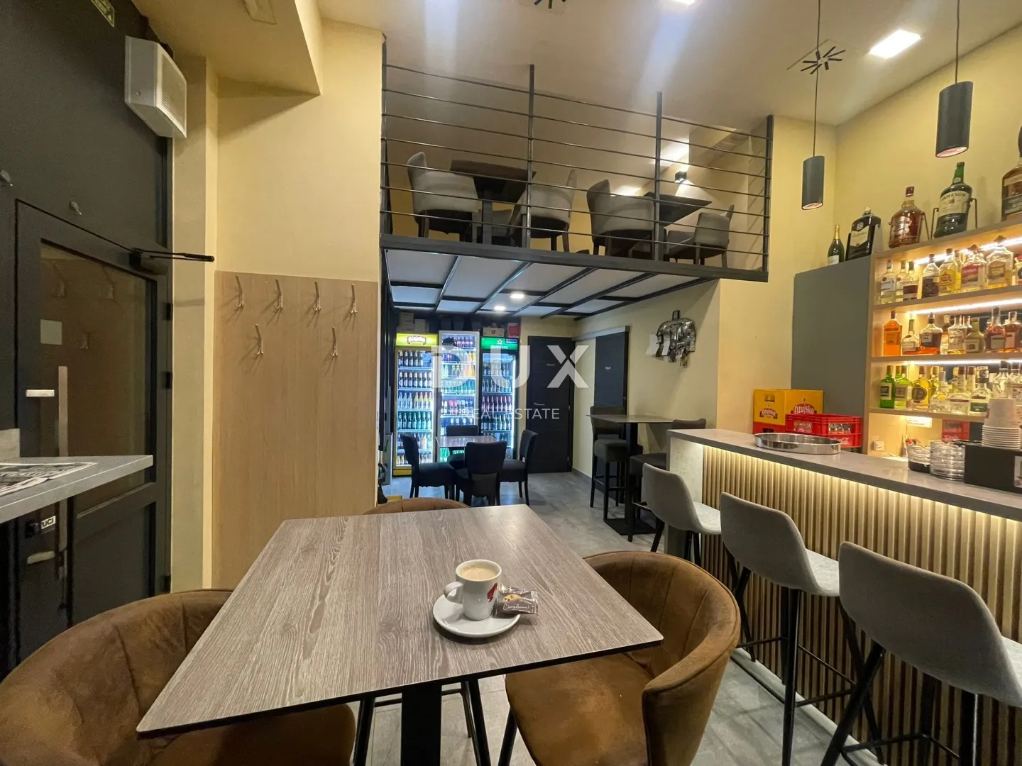 zagreb, dubrava - uhodani caffe bar s galerijom i terasom – mogućnost prenamjene - slika 6