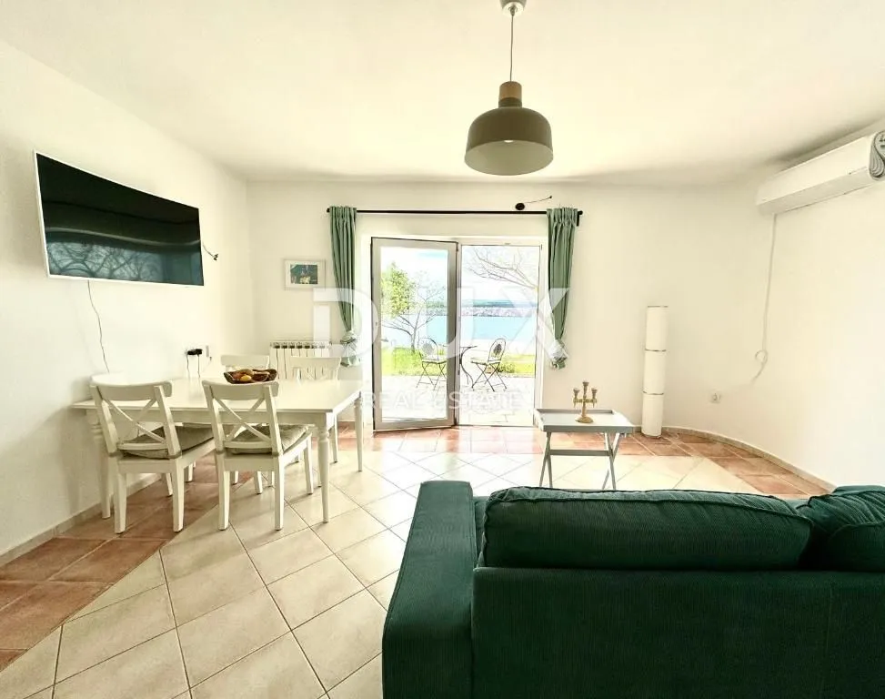 crikvenica, jadranovo -prostrani stan u prizemlju, 80 m od mora - slika 5
