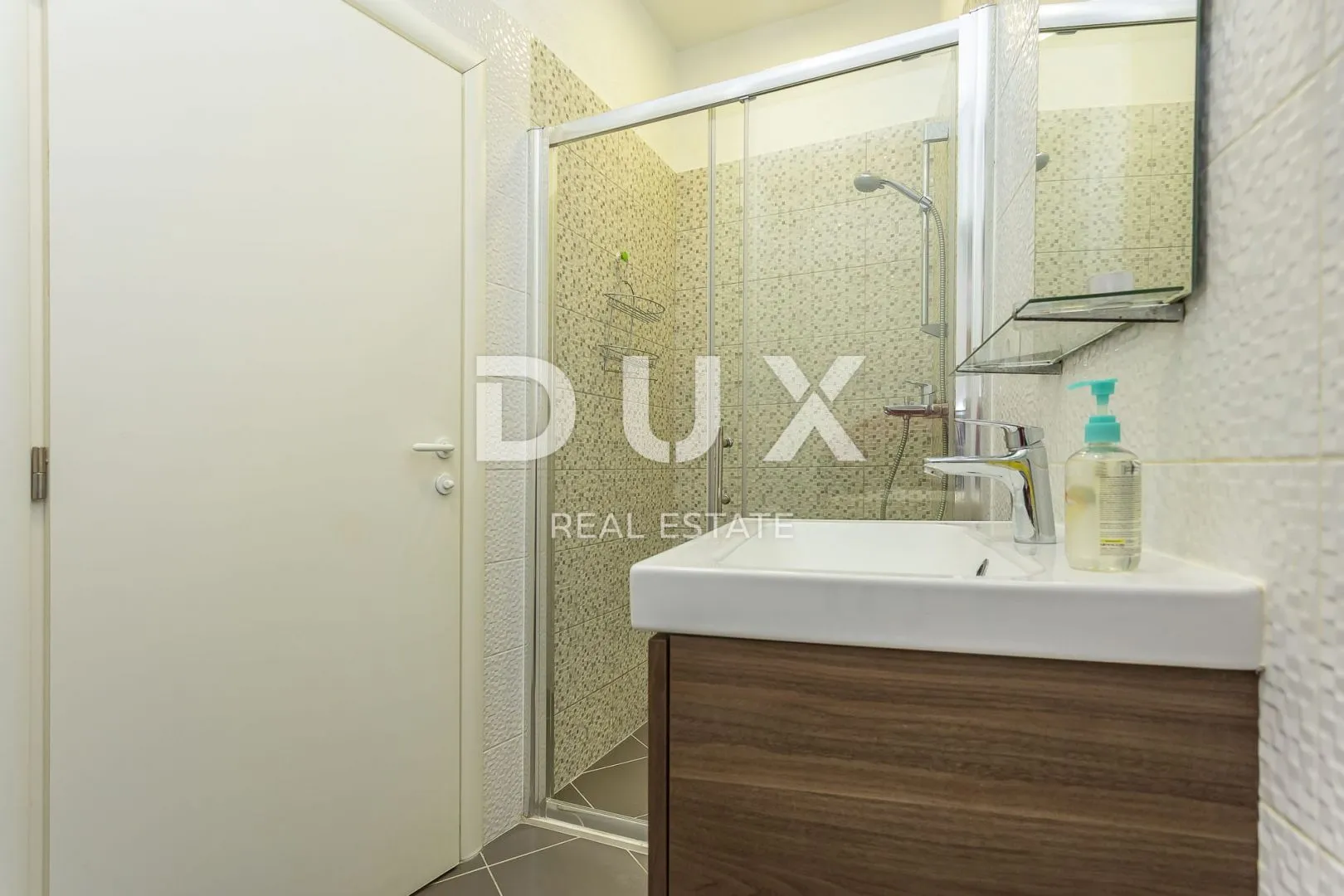 šibenik, centar-stan u centru grada 66,80m2 - slika 11