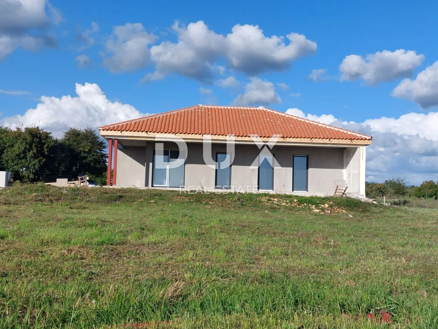 istra, žminj - moderna prizemnica sa bazenom - slika 2