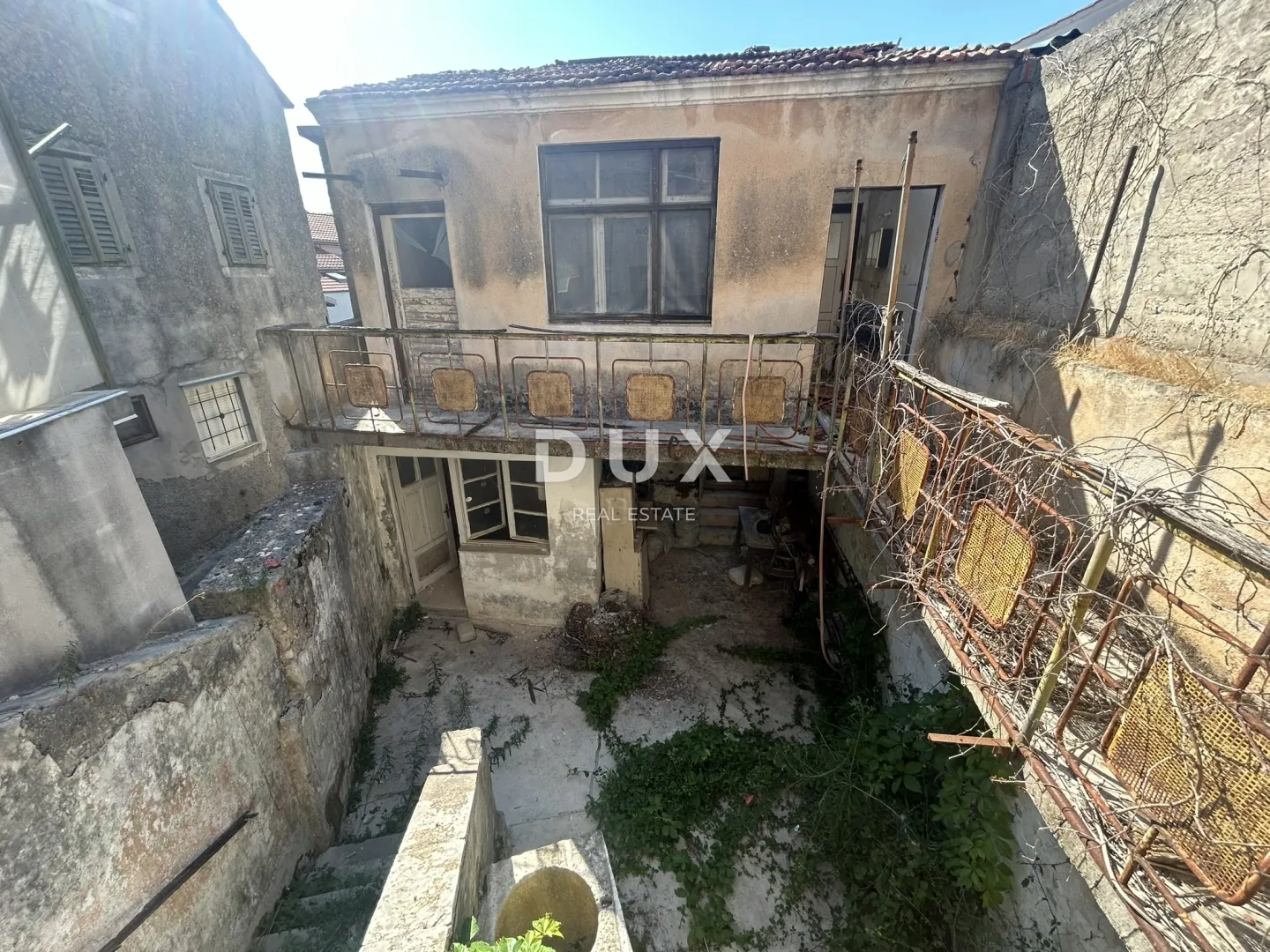 vodice, centar, kamena kuća, 170 m², 150 m od mora - slika 2