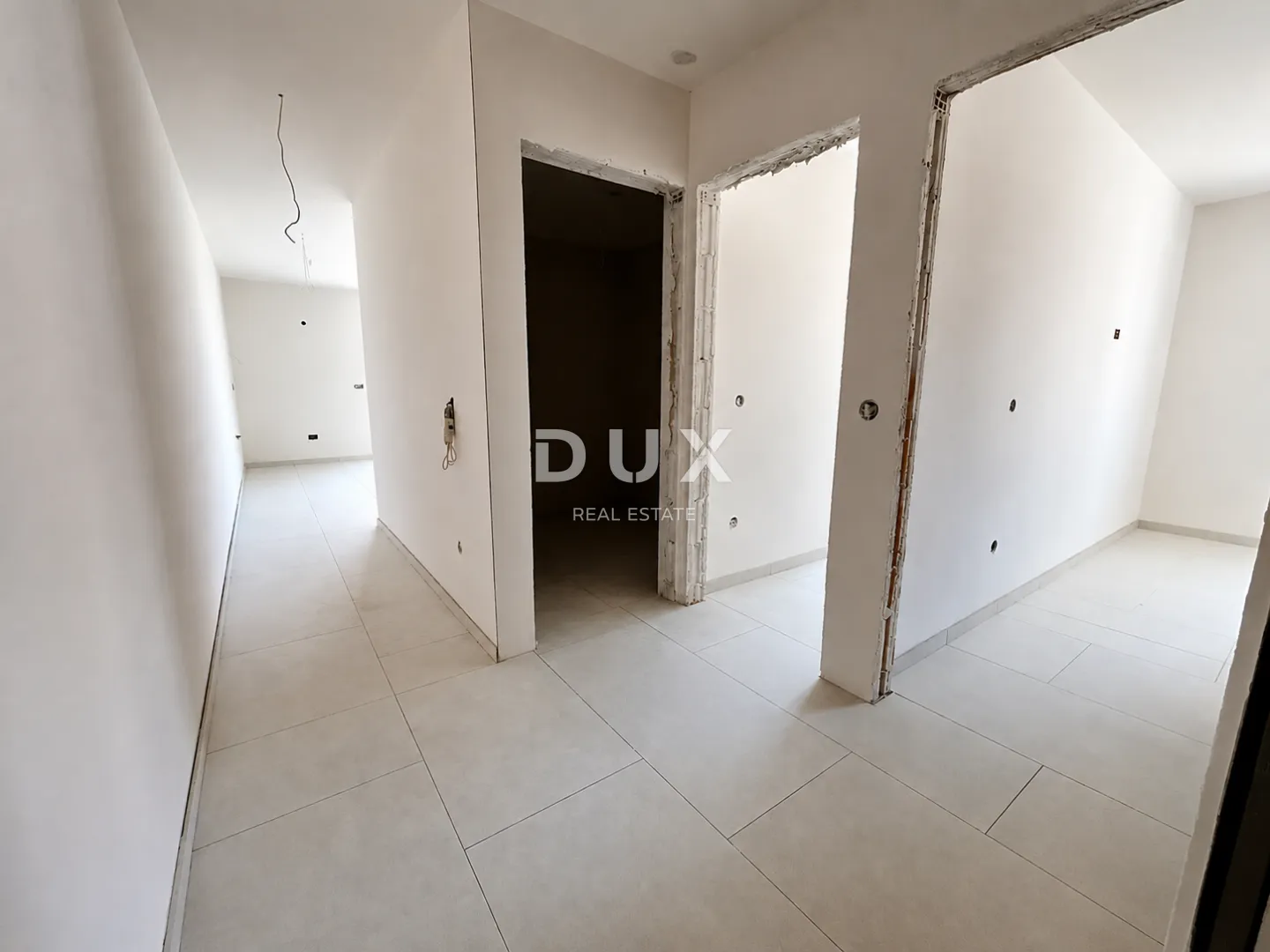 vodice, srima – pogled na more, 2 spavaće sobe, 70 m od plaže, lift - slika 10