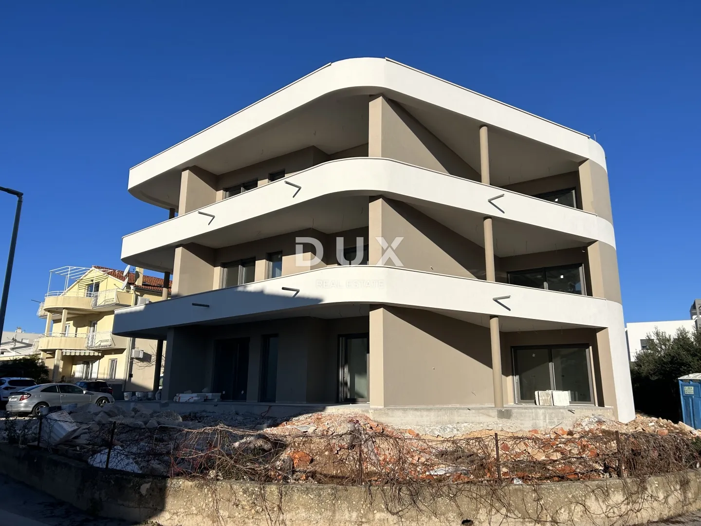 ŠIBENIK, VODICE – Stan u prizemlju novogradnje minutu od plaže