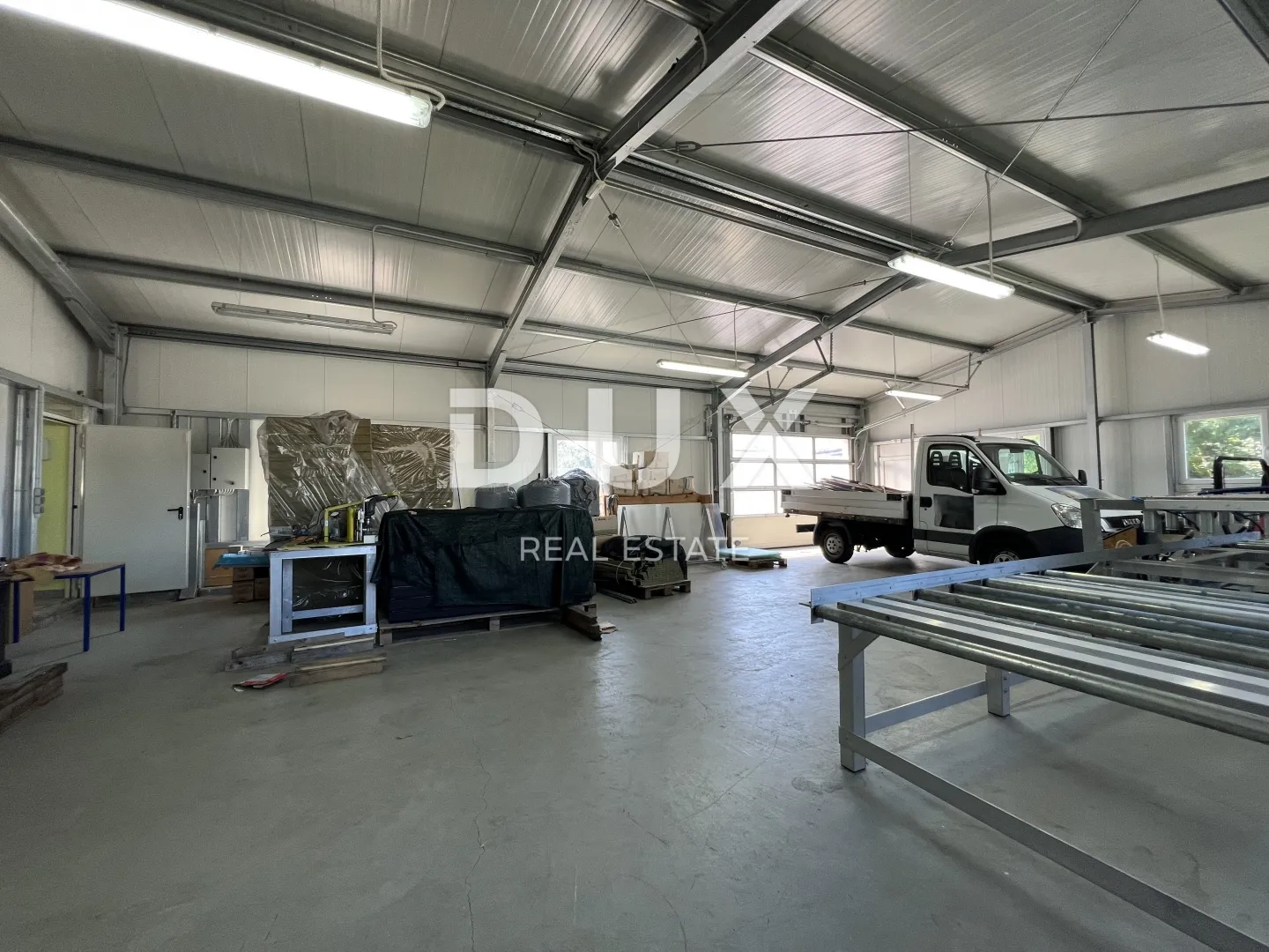 opatija, matulji, okolica - poslovno stambena zgrada od 350 m2 + okućnica 1000m2 - slika 3