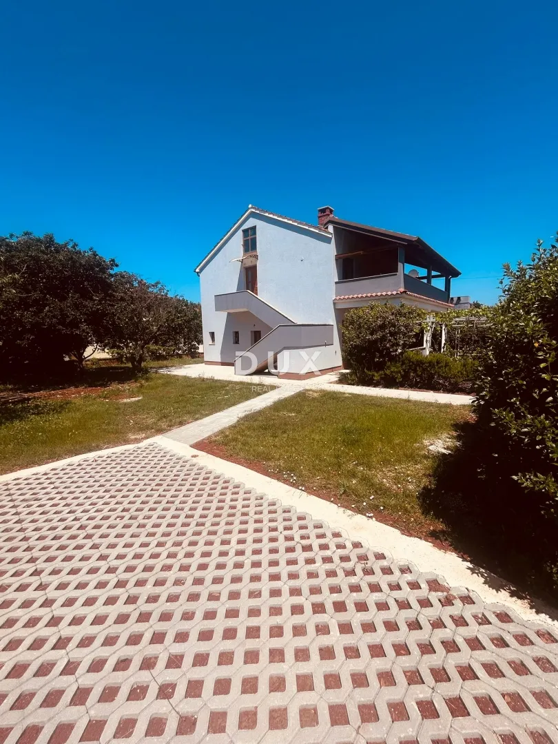 istra, poreč - prostrani renovirani stan s vrtom - slika 33
