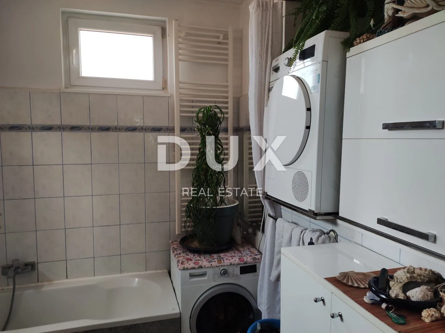 istra, pula - 3s+db stan u strogom centru pule - prvi red do mora! - slika 27