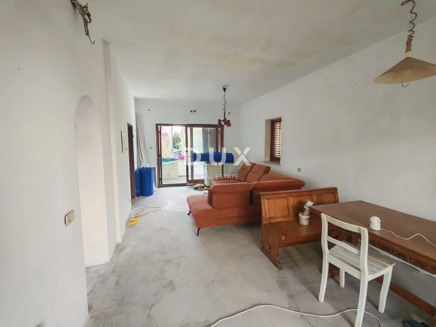 istra, pula - kuća 250m2, 700m od mora - slika 2