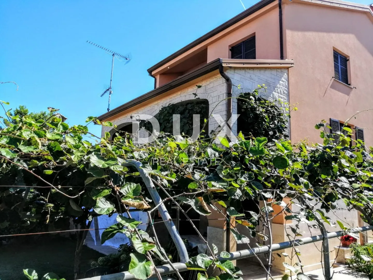 ISTRA, ŠTINJAN Obiteljska kuća s pogledom na more! - Štinjan, Pula