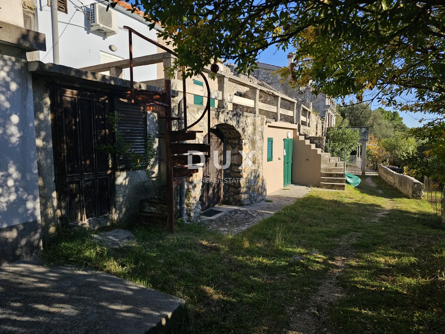 OTOK RAB, BANJOL - Kamena kuća u nizu s panoramskim pogledom - Banjol, Rab