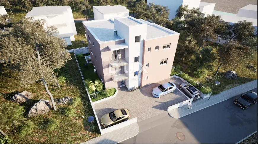 šibenik, vidici – prizemni stan s parkingom i terasom - slika 5