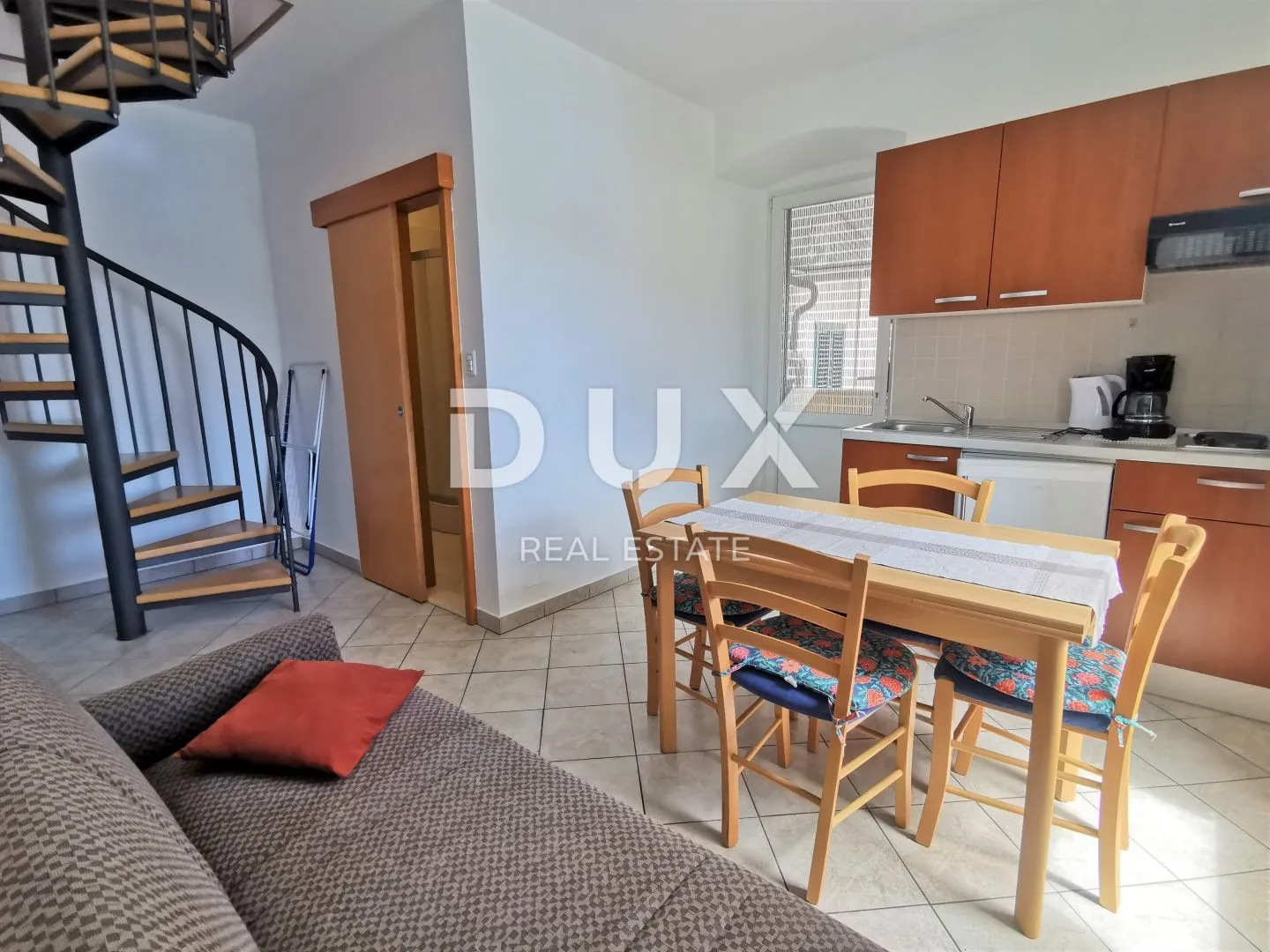 istra, rabac - dva apartmana, prvi red do mora - slika 5