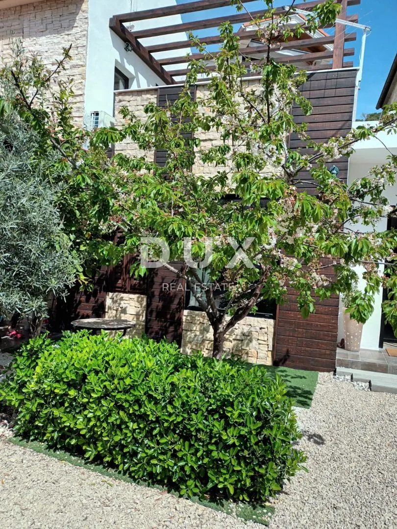 šibenik, centar - kuća u centru grada s tri apartmana i 230 m2 dvorišta i o - slika 11