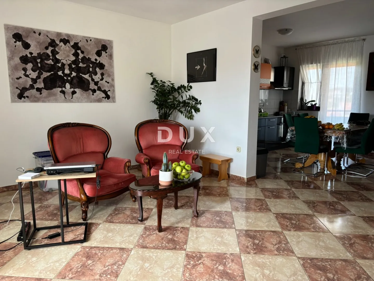 istra, pula - kuća s prostranim stanom, garažom i velikim poslovnim prostorom! - slika 2