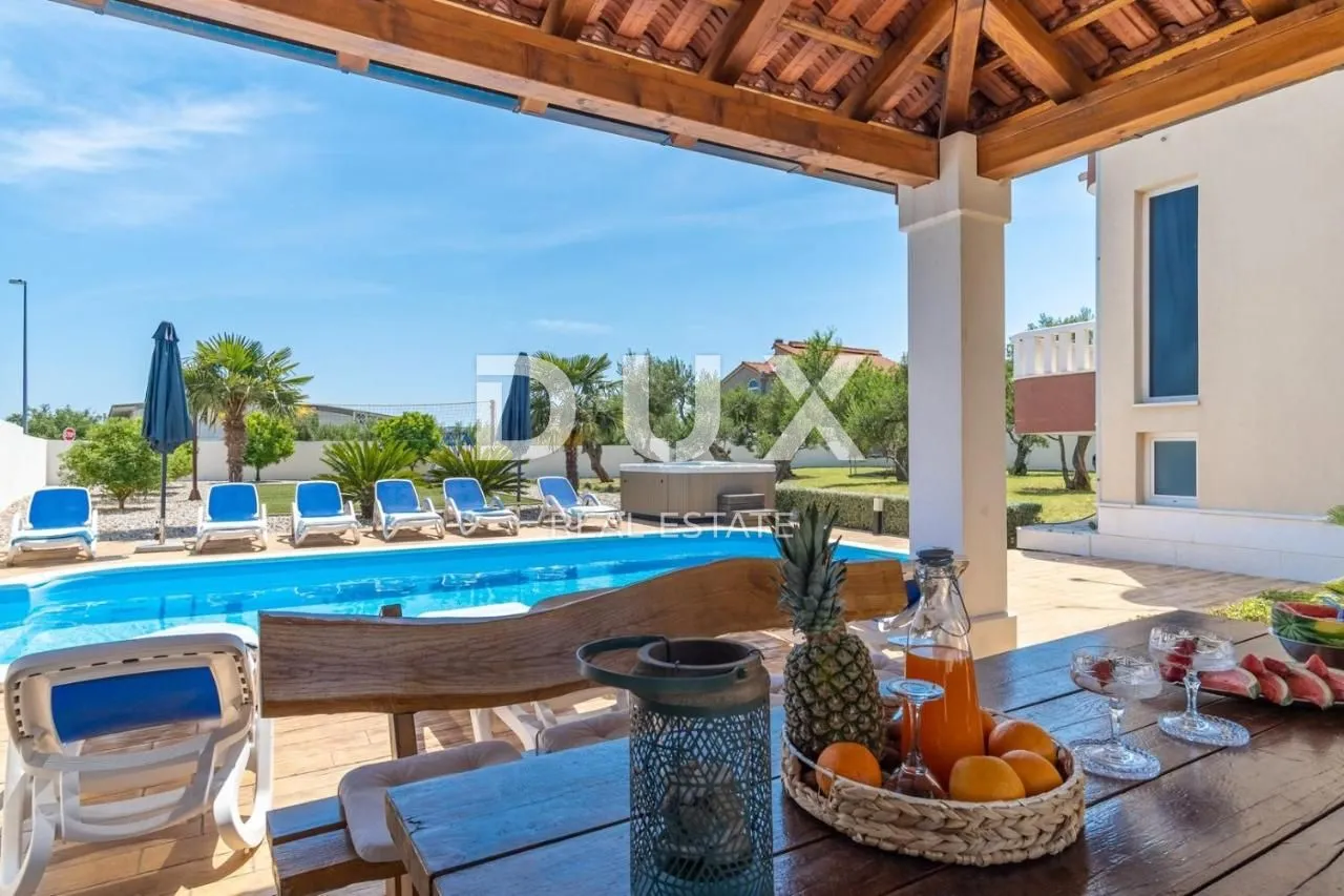 split, kaštel - predivna vila s bazenom i pogledom na more - slika 41