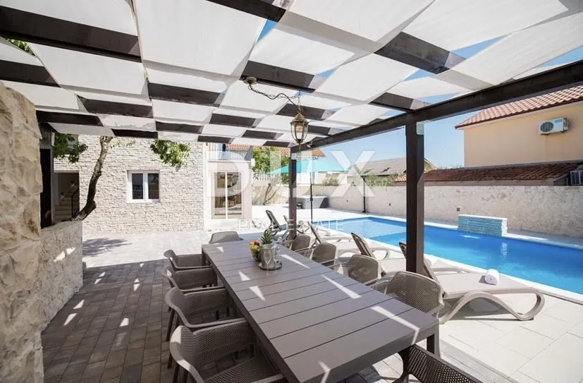 otok vir - prekrasna vila 200m od mora - slika 32