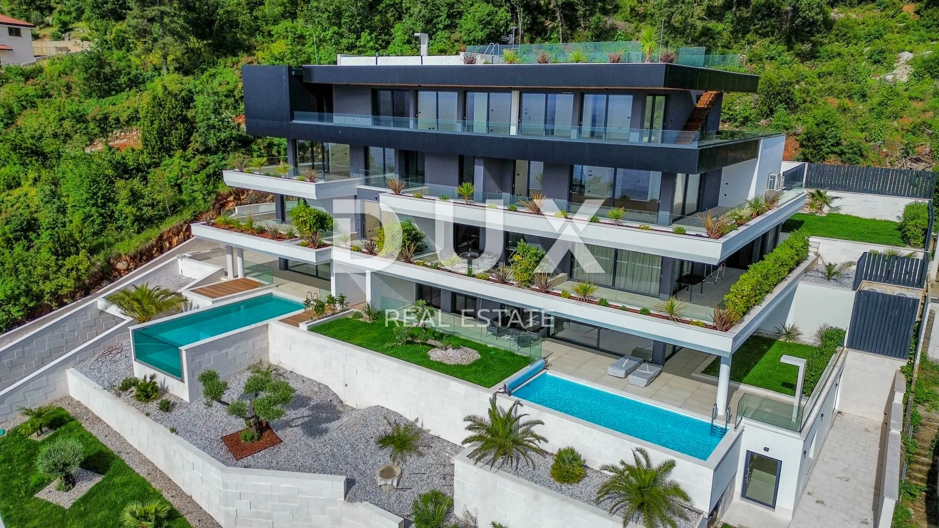 OPATIJA, CENTAR - ekskluzivan apartman s garažom u luksuznoj novogradnji iznad centra Opatije, POGLED!